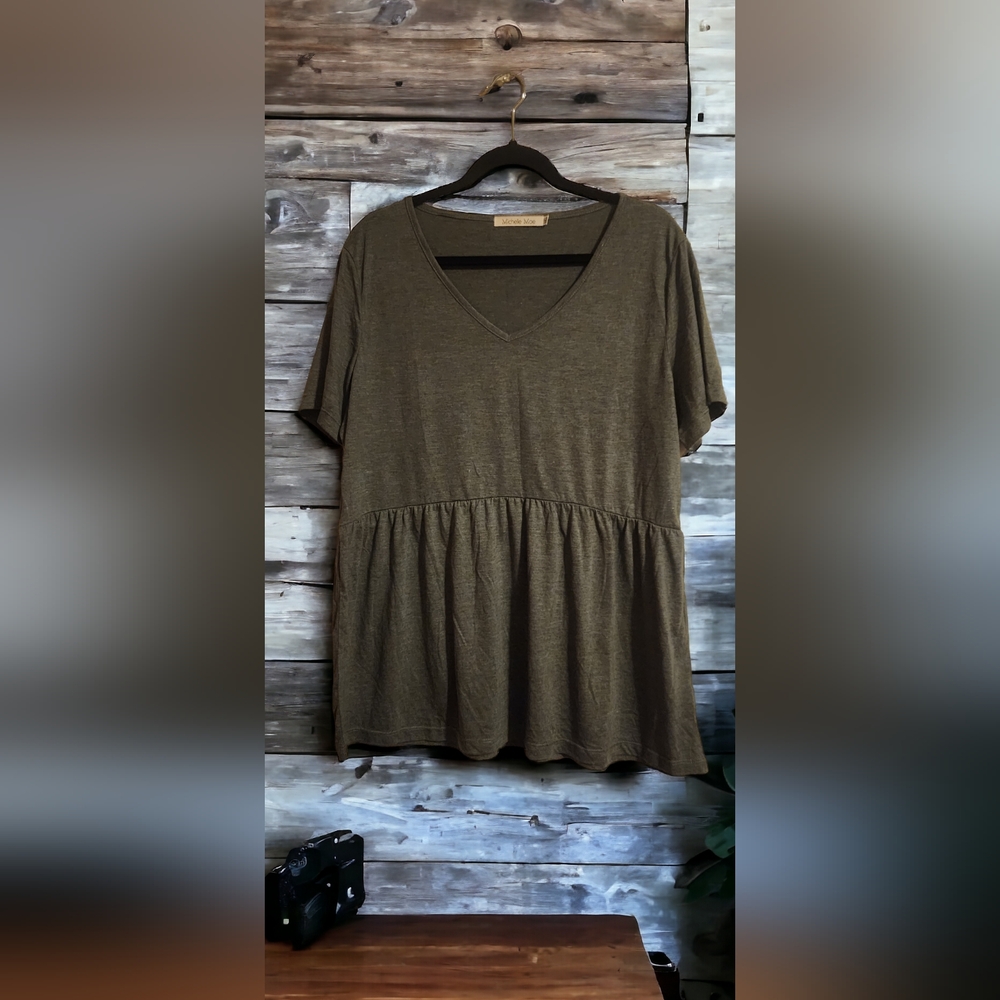 Michelle Mae Heathered Green V Neck